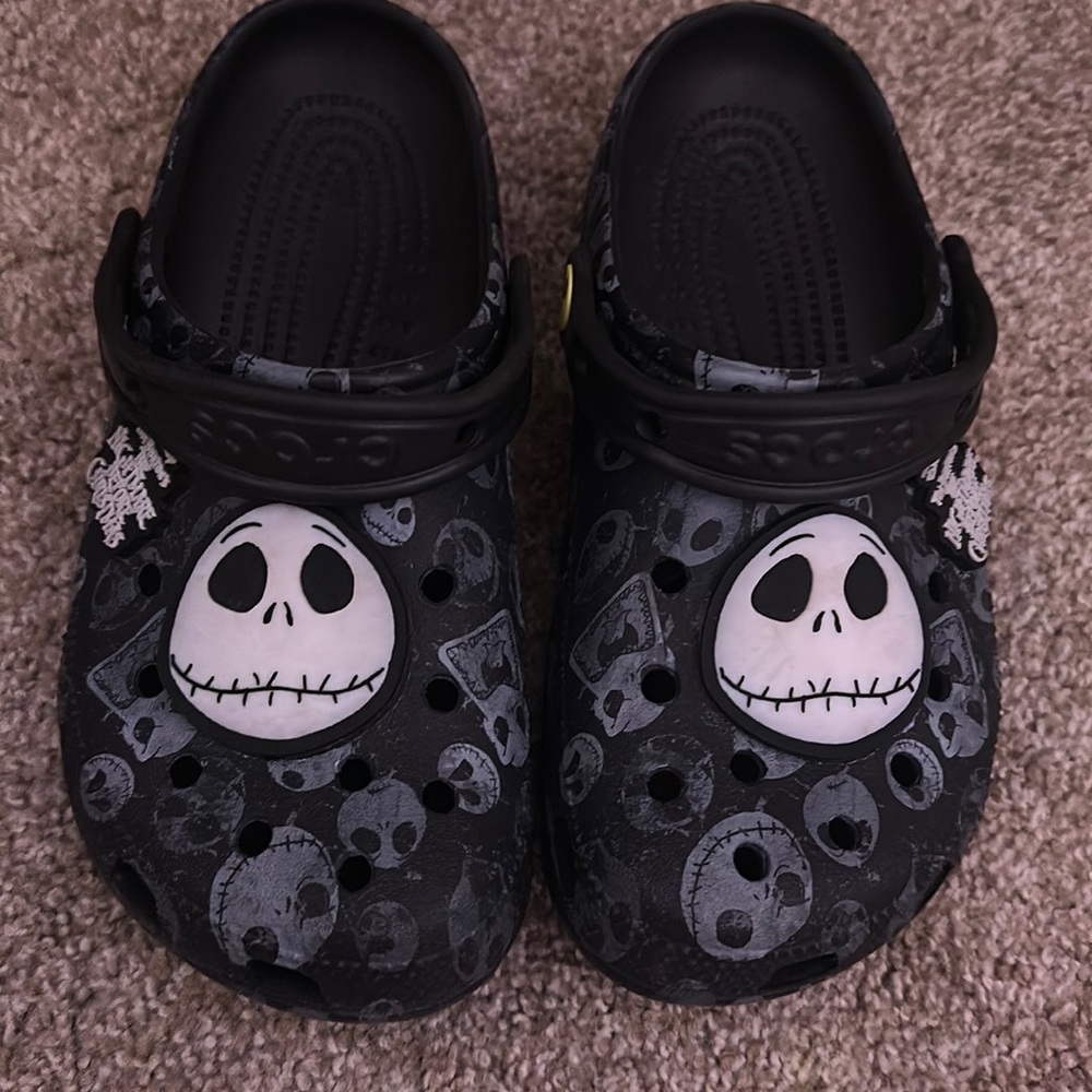 Nightmare before Christmas crocs only worn once size 5 men women 7